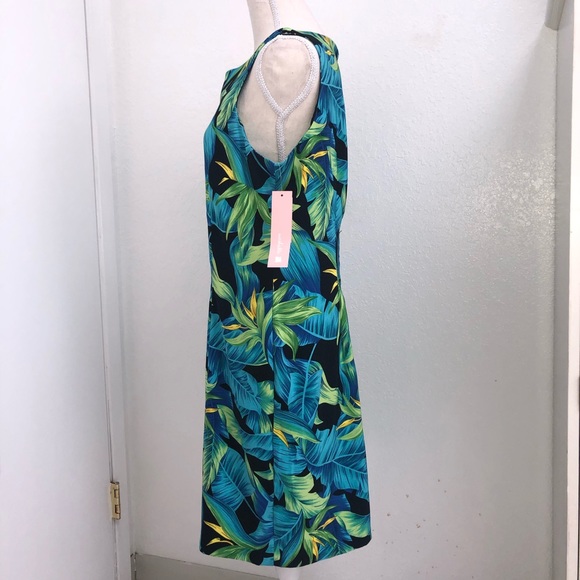 Sleeveless Floral Dress - Picture 3 of 4